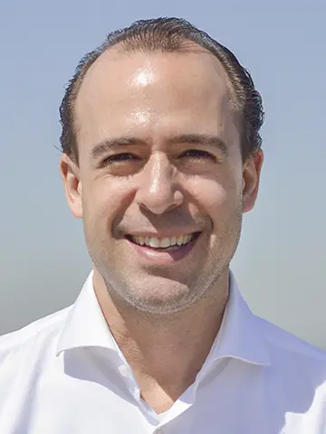 Eduardo Fernández-Cruz headshot Eduardo Fernández-Cruz